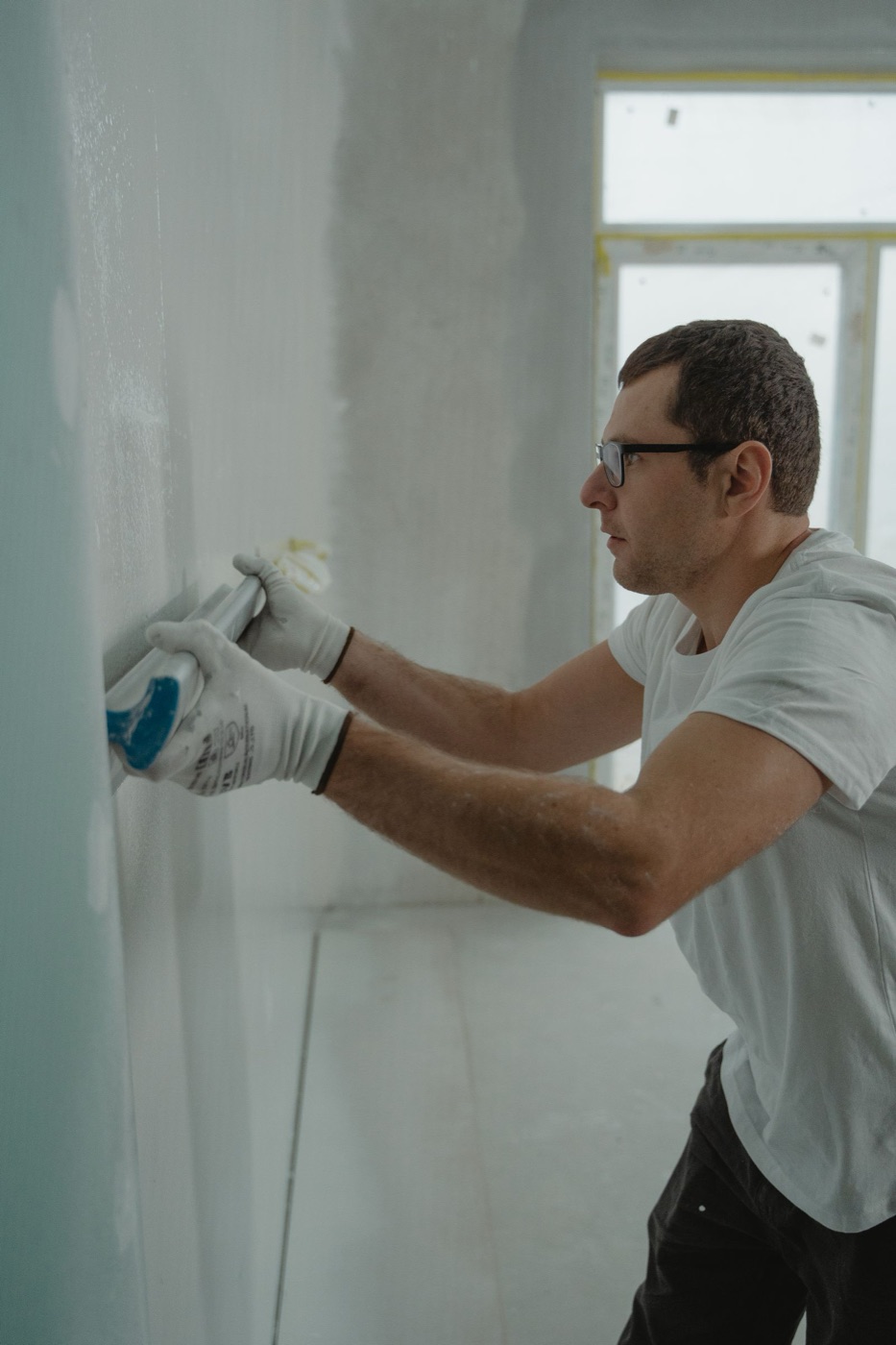 Finisher applying joint compound to a drywall seam